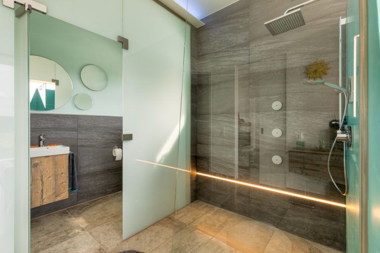 Badezimmer Innenarchitektur Tulbing Schmiedbauer