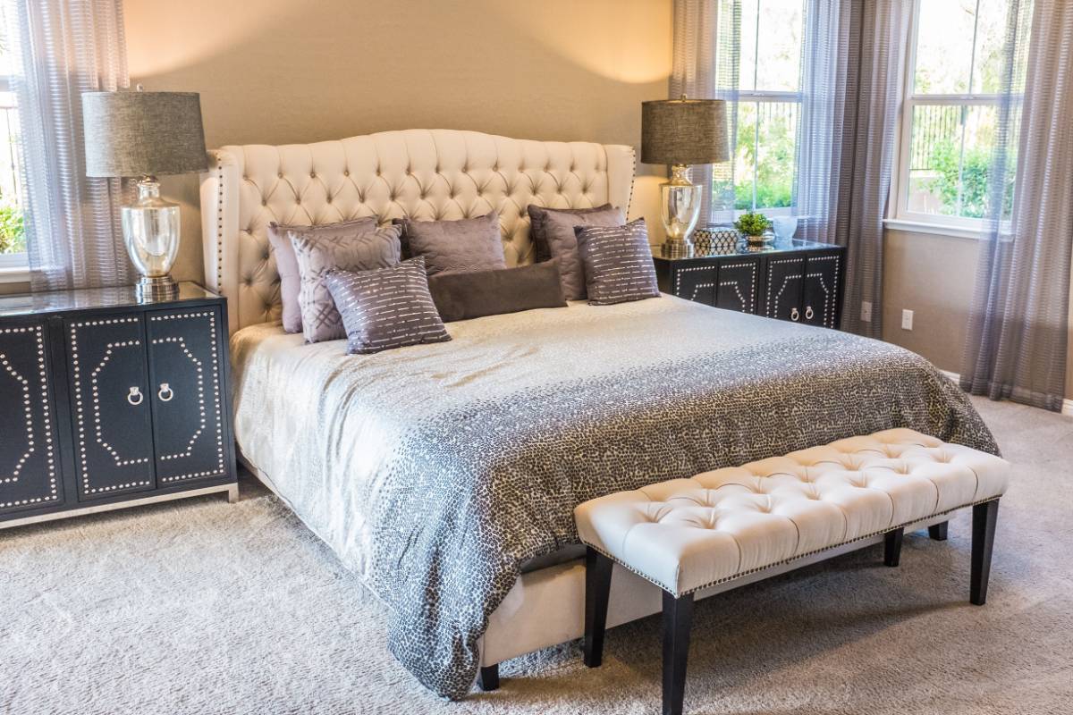 Schlafzimmer mit hellem Teppichboden2 - 10 tolle Tipps zum neuen Teppichtrend