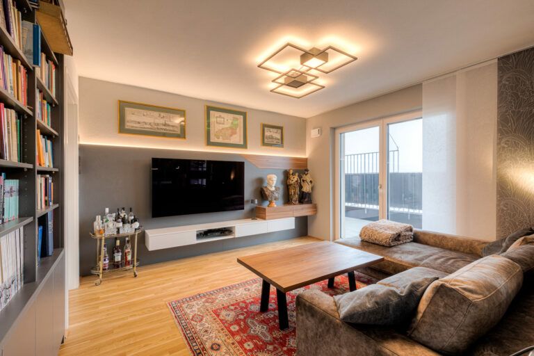 Inneneinrichtung einer neuen Penthouse-Wohnung Nähe Braunau