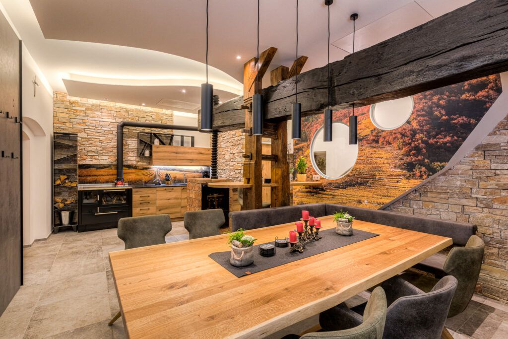 Renoviertes Weinpresshaus mit Essecke und Küche