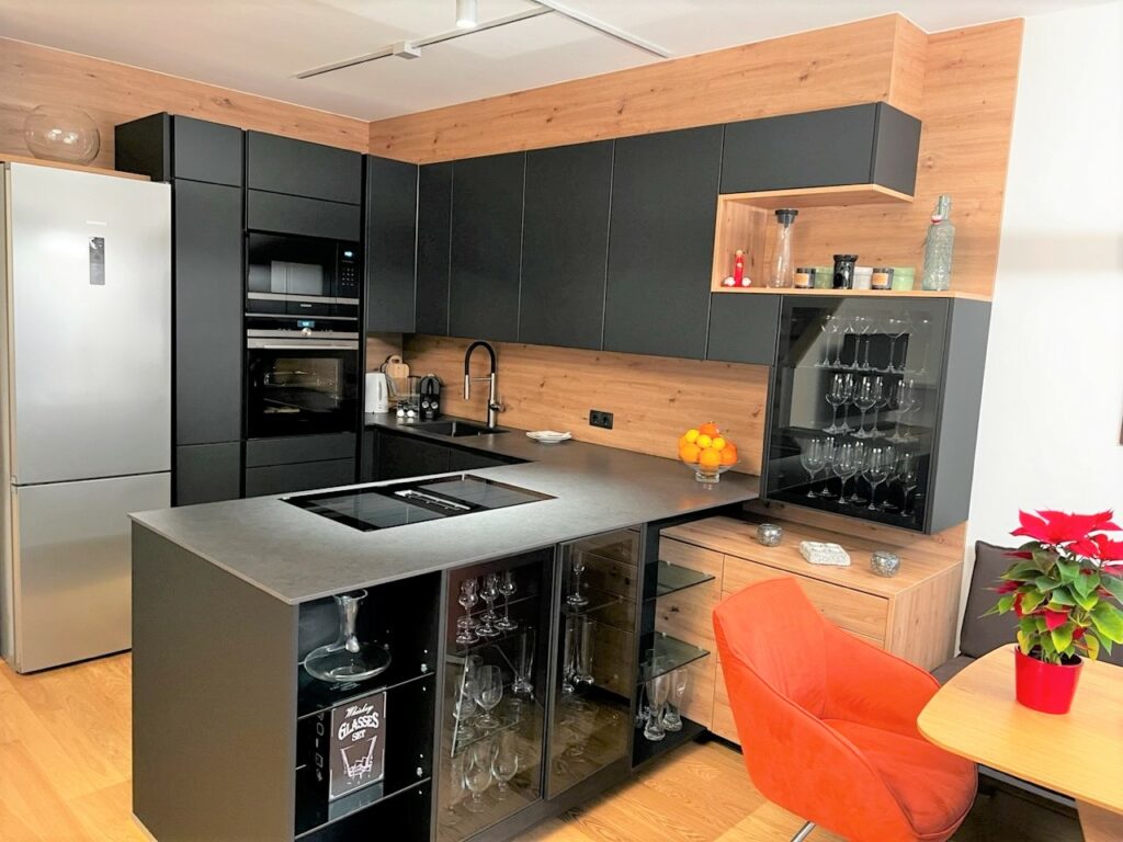 Küche und Esszimmer nach mbau und Einrichtung von Haus in Velm
