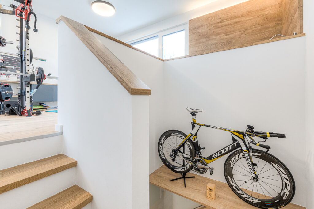 Rennrad auf Podest