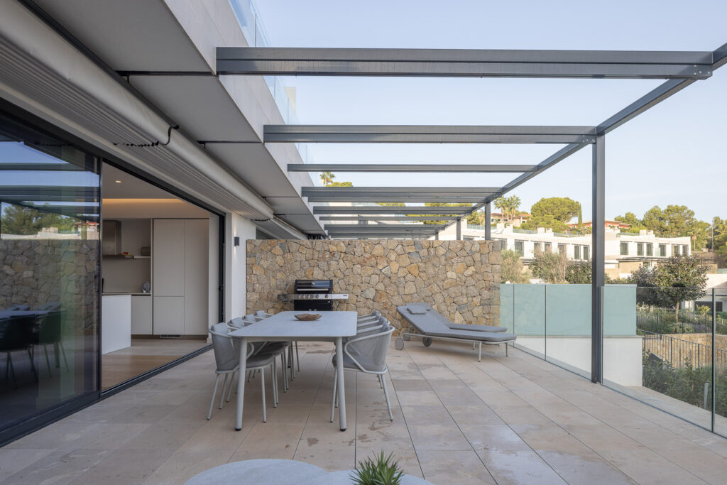 Weitere Terrasse mit ausfahrbarer Marquise