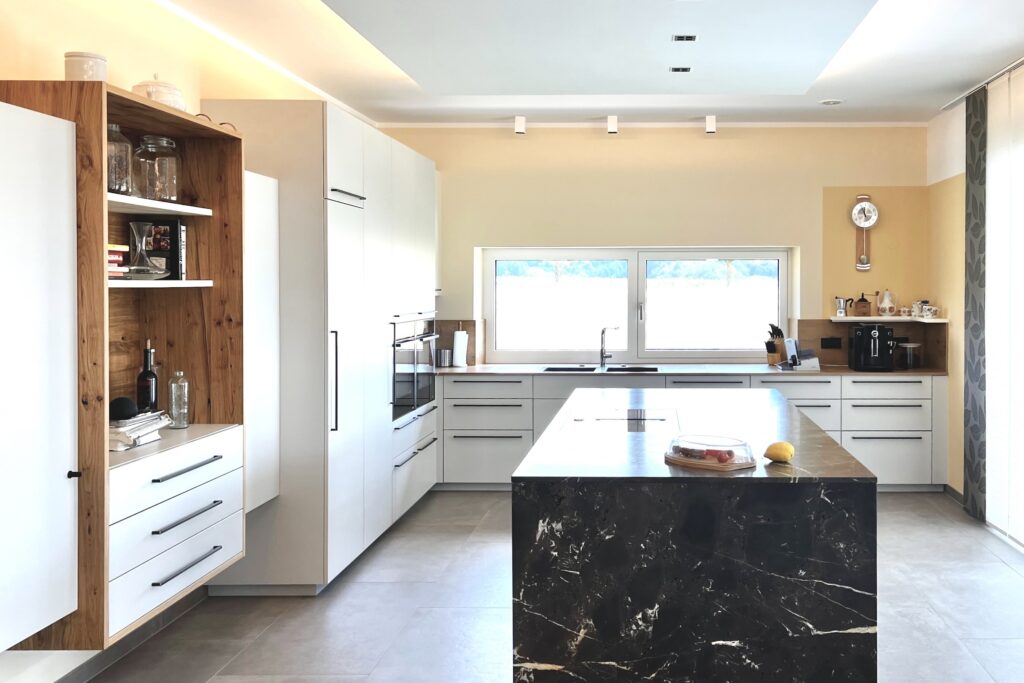 Küche mit Einbauschränken in Baumgartenberg