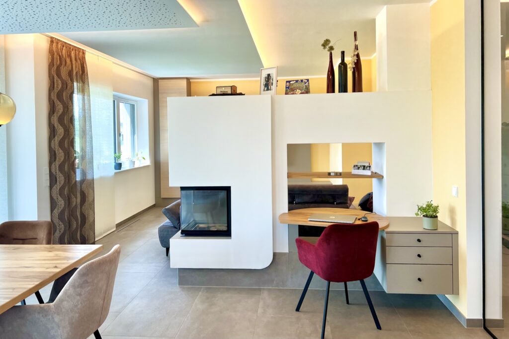 Kaminofen trennt Räume in Baumgartenberg