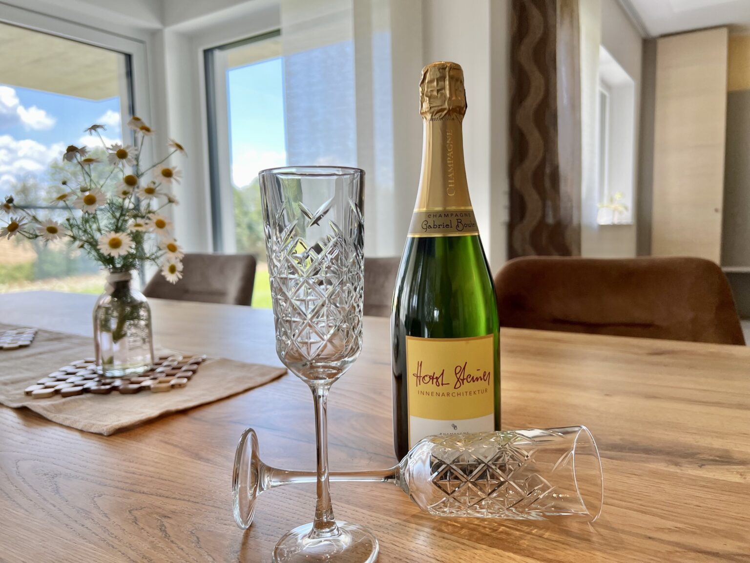 Sektflasche für Kunden von Horst Steiner Innenarchitektur