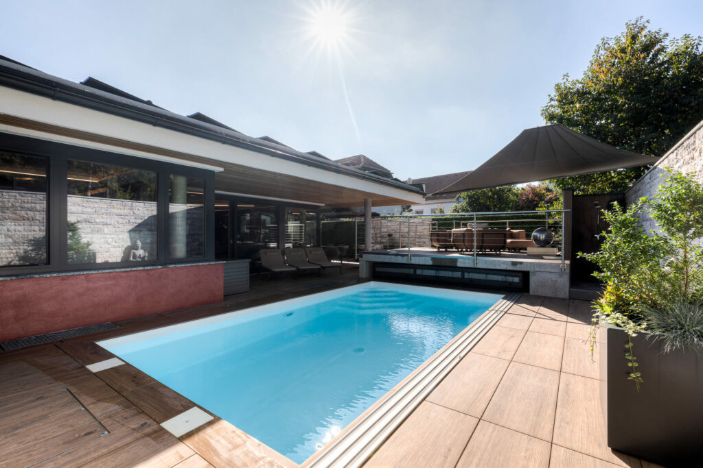 Pool mit Außenanlage 1