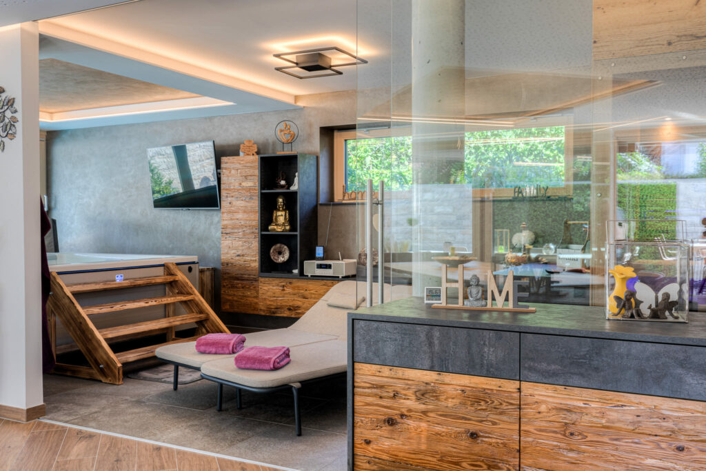 Ruhezone, Kommode + Jacuzzi