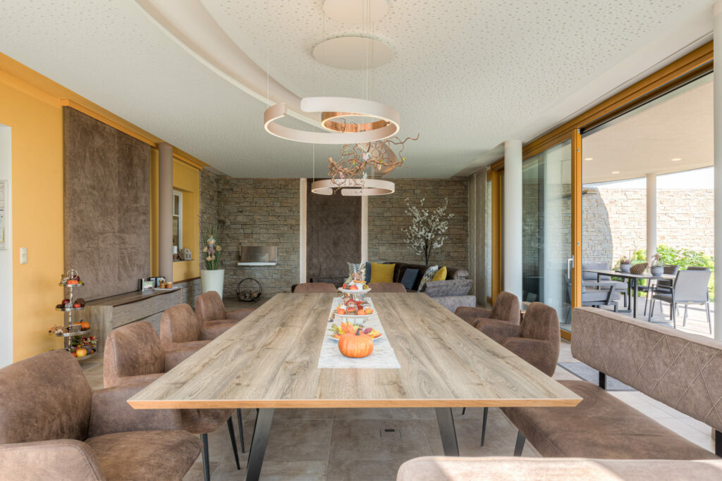 Wintergarten-Anbau in Grossschönau, Esstisch