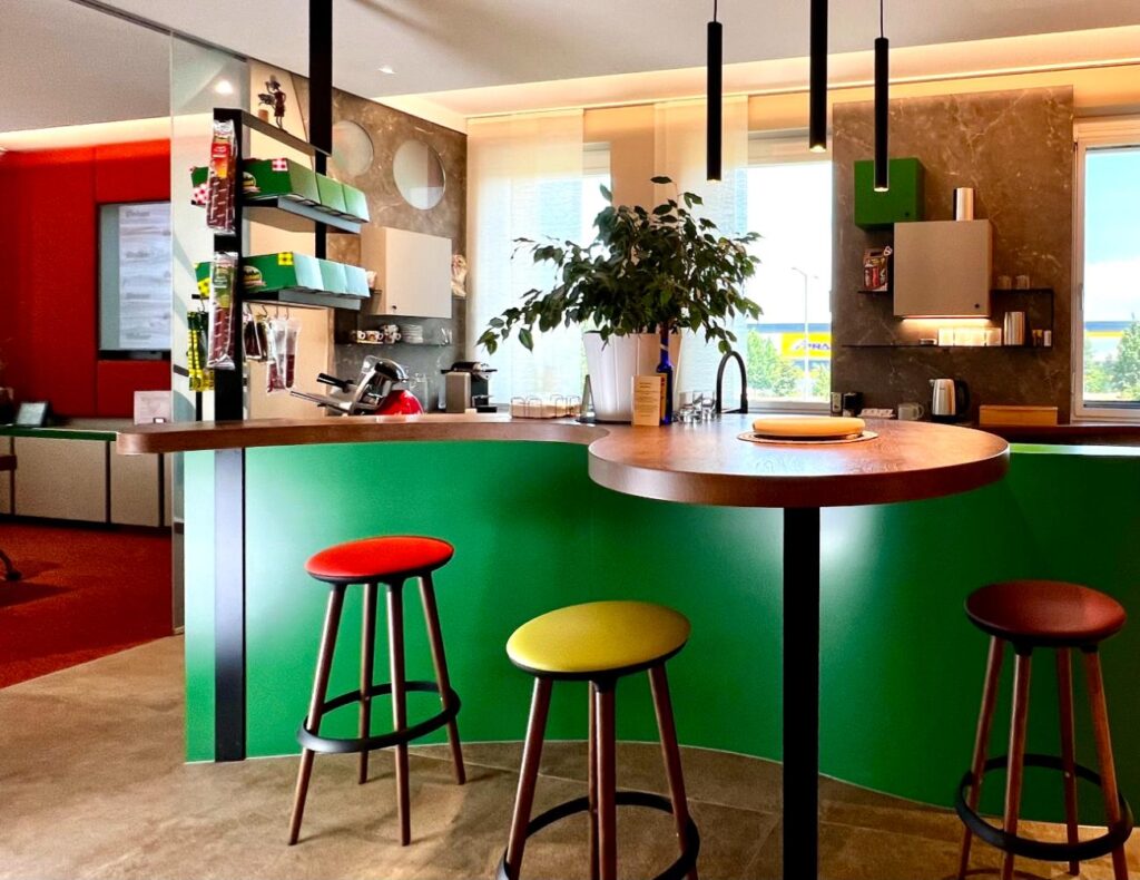 Bar im Chefbüro - Fa. Wiesbauer Wien