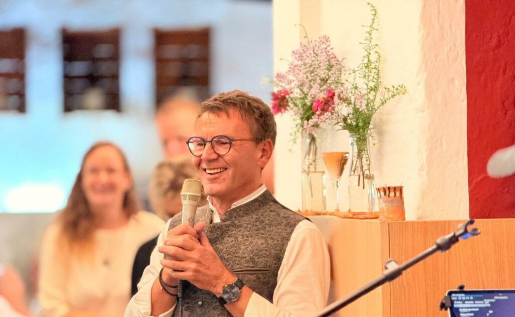 Horst Steiner bei einer Rede zur 20 Jahr Feier