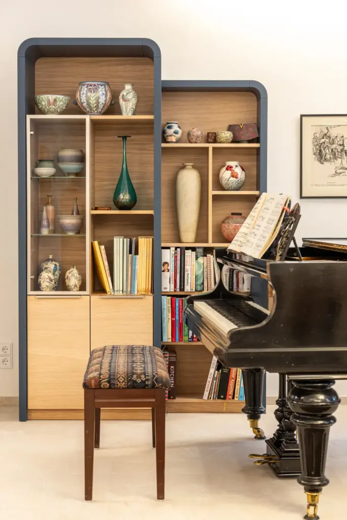 Exklusives Möbel in einem japanisch-modernem Stil mit runden Ecken