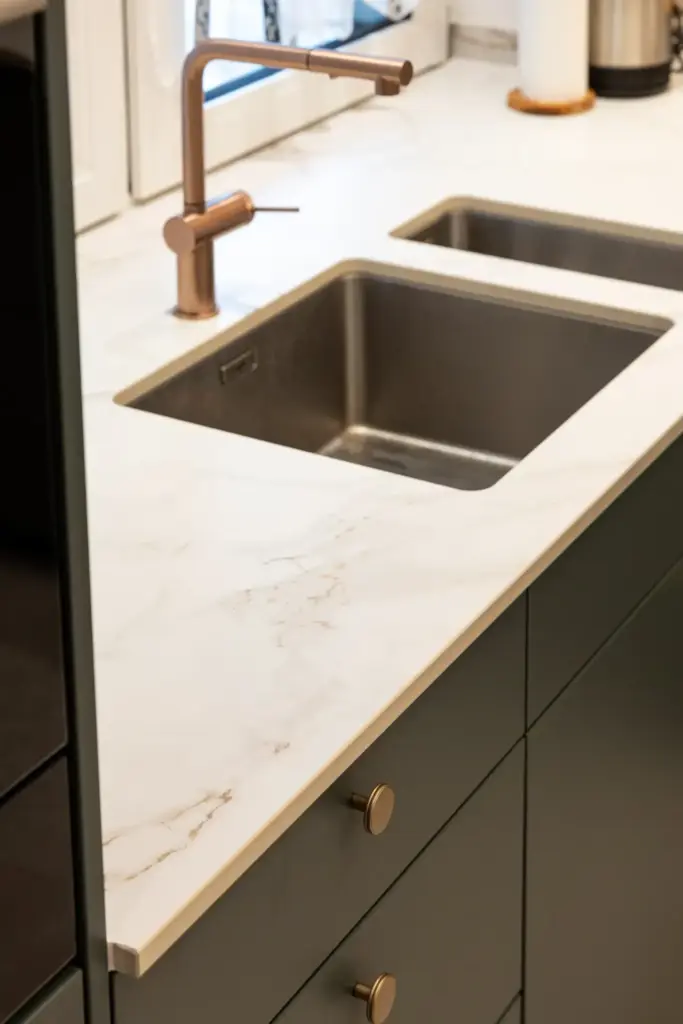 Renovierung einer Küche in einem japanisch-modernem Stil in Niederöstereich