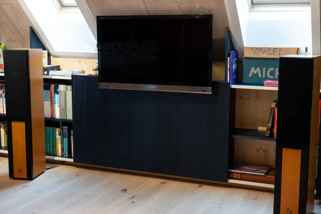 Umbau eines Dachbodens in ein modernes Büro und Herrenzimmer in Mödling