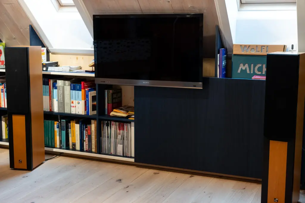 Umbau eines Dachbodens in ein modernes Büro und Herrenzimmer in Mödling