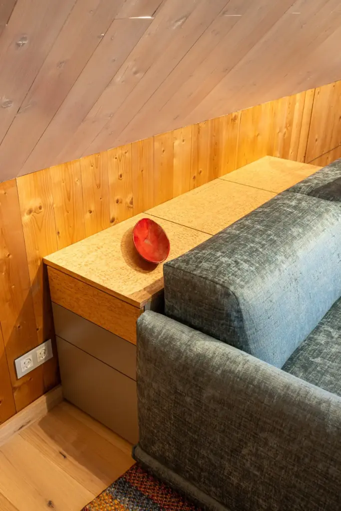 Umbau eines Dachbodens in ein modernes Büro und Herrenzimmer in Mödling