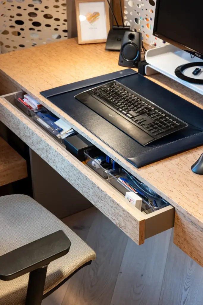 Umbau eines Dachbodens in ein modernes Büro und Herrenzimmer in Mödling