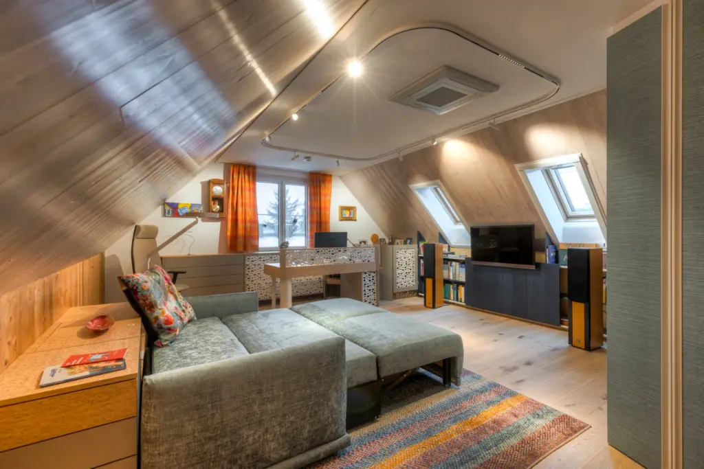 Umbau eines Dachbodens in ein modernes Büro und Herrenzimmer in Mödling