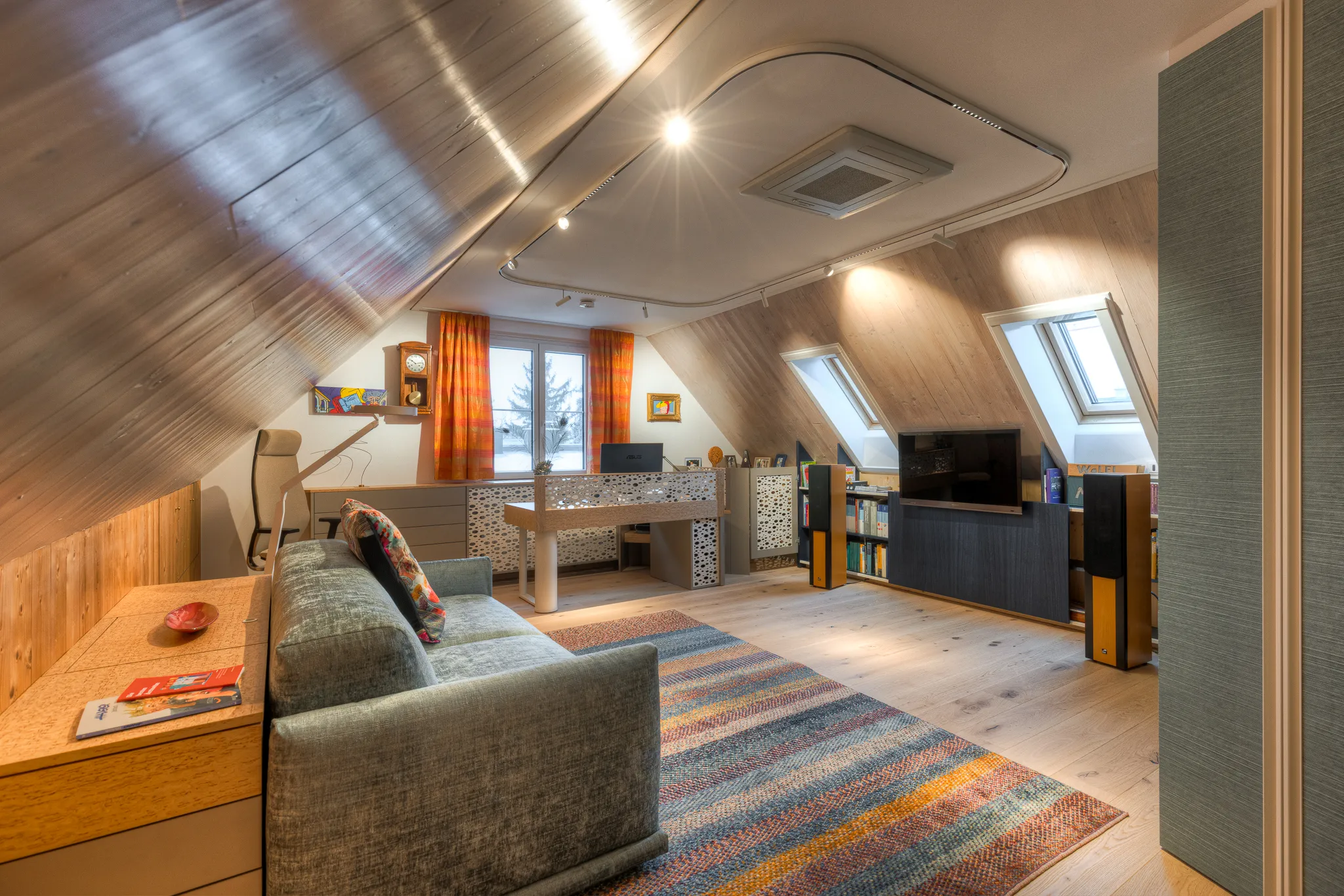 Umbau eines Dachbodens in ein modernes Büro und Herrenzimmer in Mödling