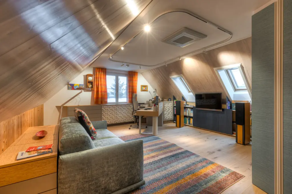 Umbau eines Dachbodens in ein modernes Büro und Herrenzimmer in Mödling